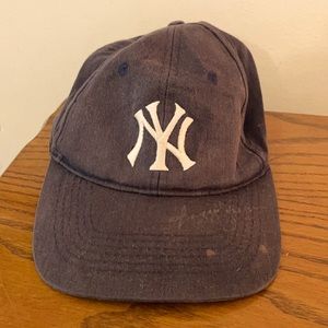 Vintage Reggie Jackson autographed Yankees cap